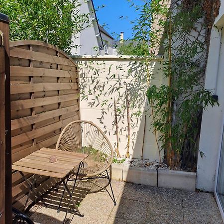 Joli Studio Au Calme Dans Un Jardin Privatif Ouistreham Exterior foto